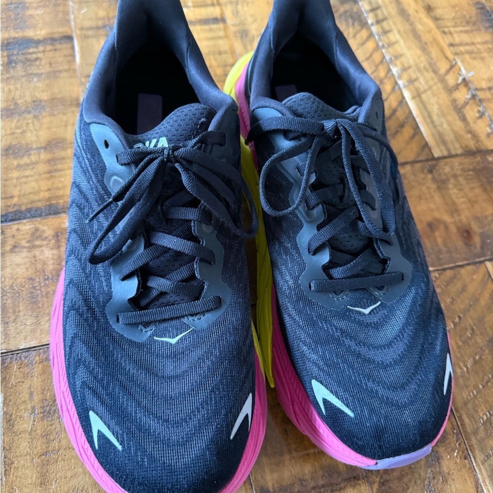 Hoka Women's Arahi Shoes